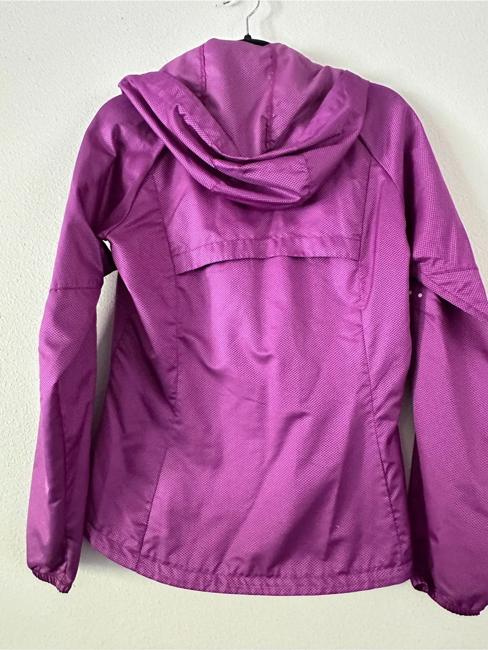 Nike Women’s XS Storm-Fit Purple Hooded Zip Running Athletic Jacket Vented Gym‎